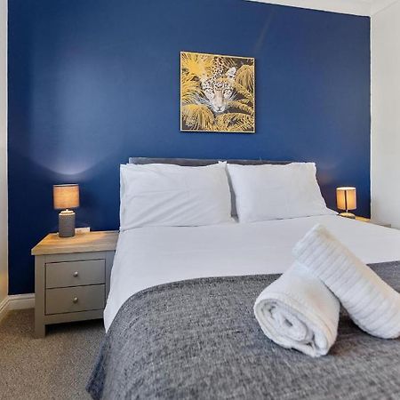 Вилла 4Br Townhouse Wbalcony Free Parking Fast Wi-Fi Норвич Экстерьер фото