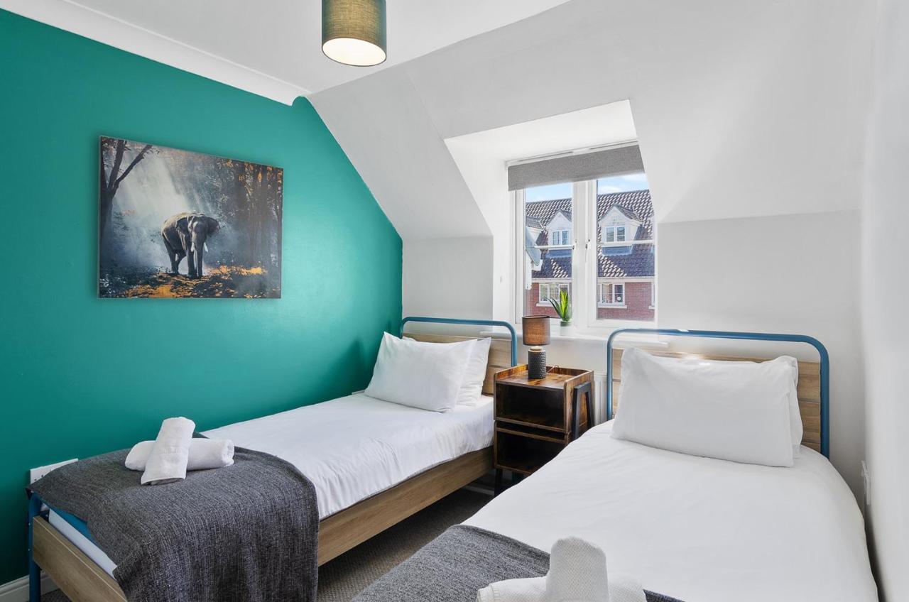 Вилла 4Br Townhouse Wbalcony Free Parking Fast Wi-Fi Норвич Экстерьер фото