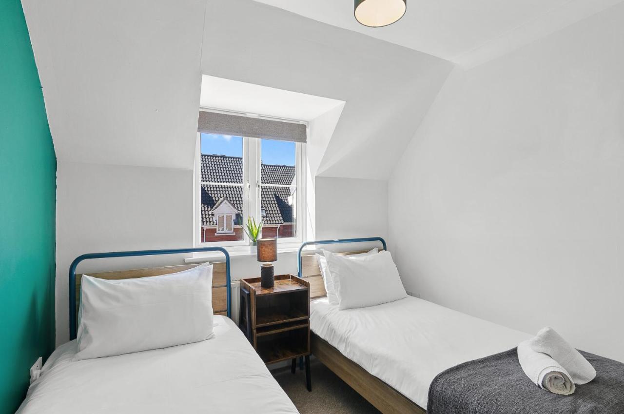 Вилла 4Br Townhouse Wbalcony Free Parking Fast Wi-Fi Норвич Экстерьер фото