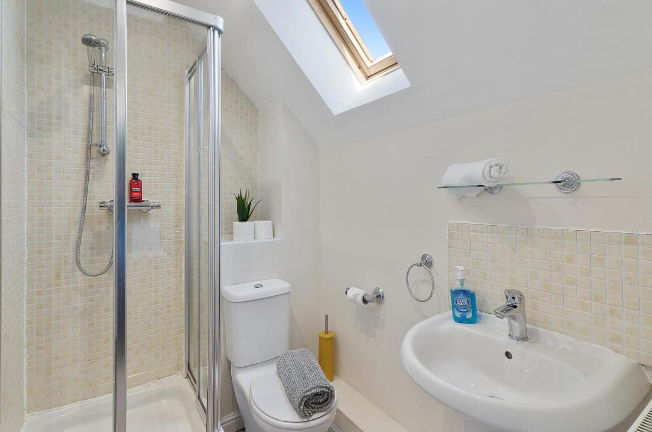 Вилла 4Br Townhouse Wbalcony Free Parking Fast Wi-Fi Норвич Экстерьер фото