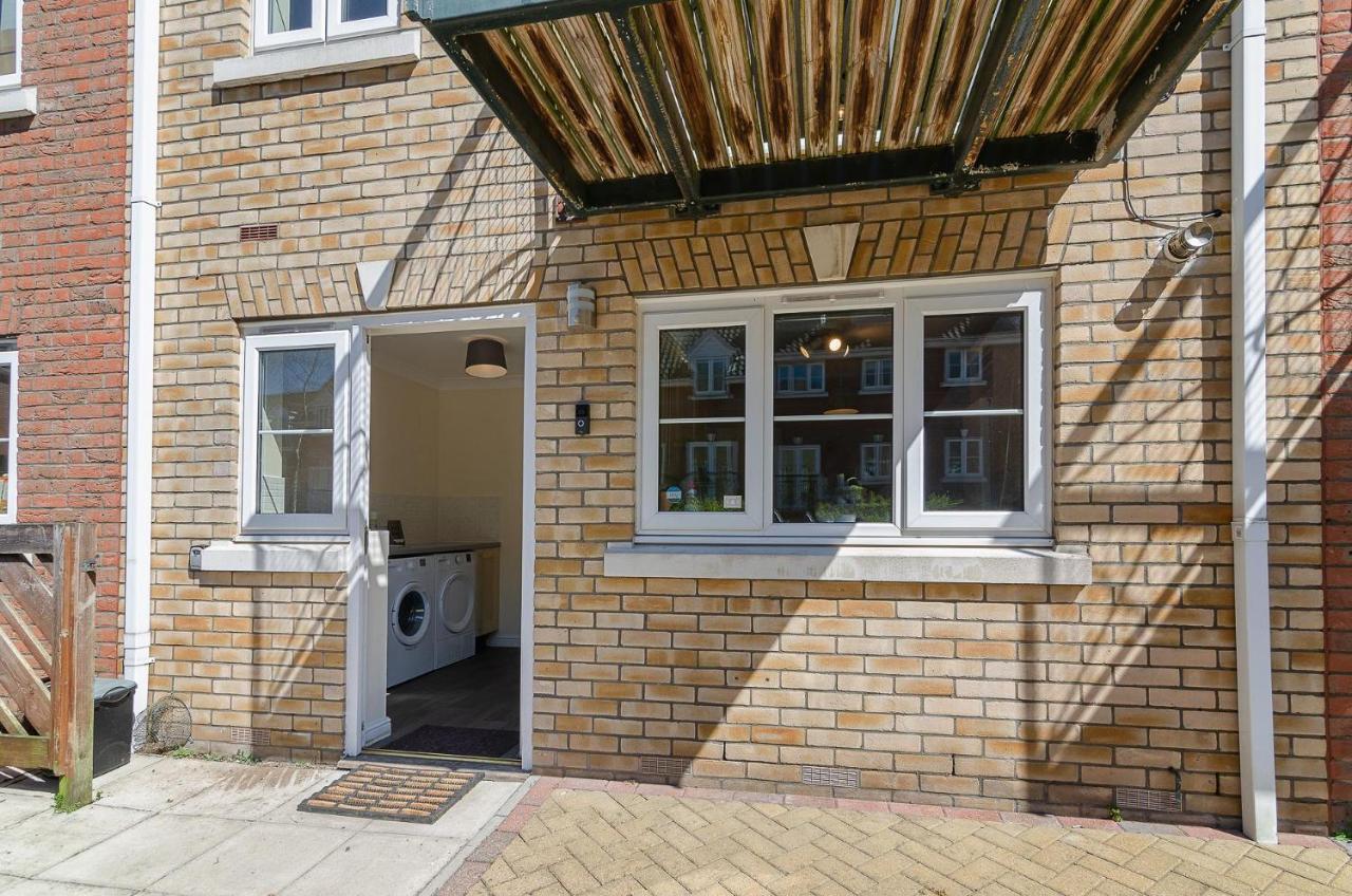 Вилла 4Br Townhouse Wbalcony Free Parking Fast Wi-Fi Норвич Экстерьер фото